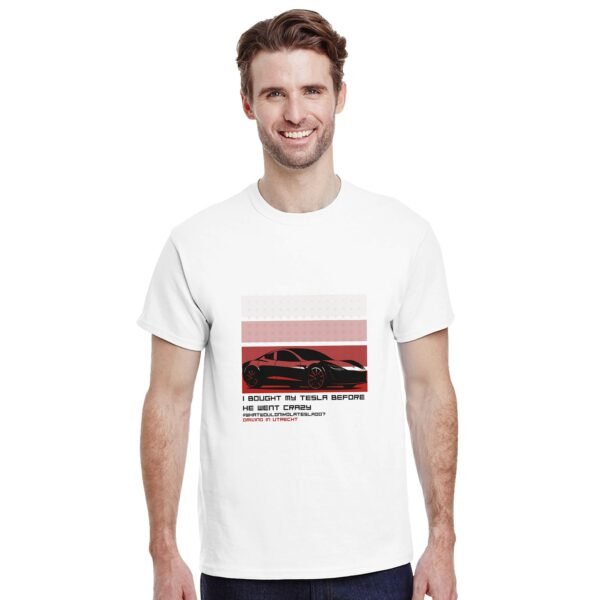 Wit t-shirt met opdruk: I bought my tesla before he went crazy. Nicolas tesla. Driving in Utrecht wit T-shirt met rode opdruk van een tesla.