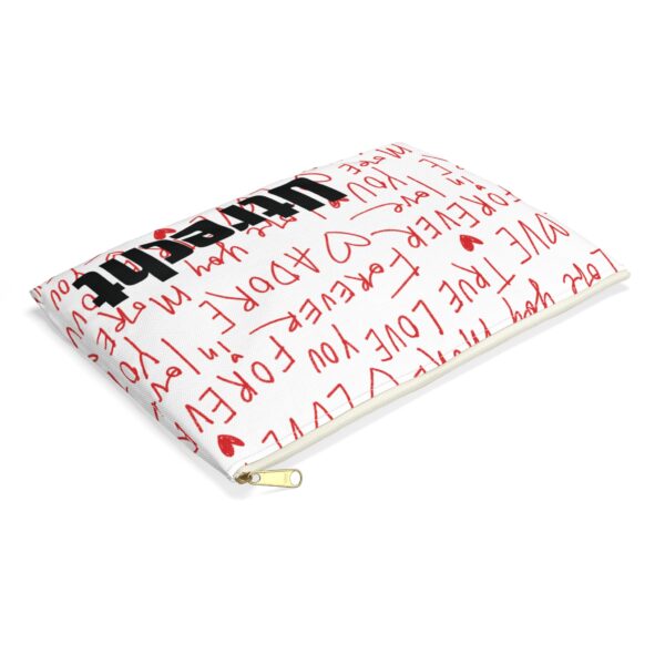 wit Love Utrecht make-up tasje met opdruk in rode letters en hartjes, liggend. Uniek cadeau uit Utrecht voor moederdag, verjaardag, vriendin of liefde.