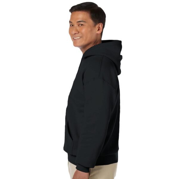 zwarte hoodie met I love Utrecht opdruk, perfect cadeau voor een verjaardag, vaderdag of voor de echte Utrechter.
