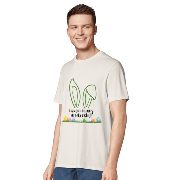 t-shirt easter bunny in utrecht, leuk om cadeau te geven voor pasen of verjaardag. In off white / cremekleurig