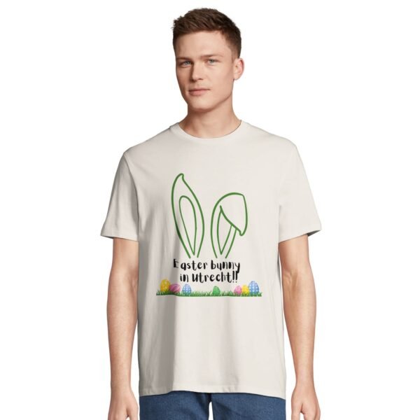 t-shirt easter bunny in utrecht, leuk om cadeau te geven voor pasen of verjaardag. In off white / cremekleurig