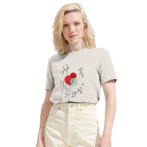 t-shirt vrolijk pasen in utrecht, konijn met ballonnen. Leuk om cadeau te geven voor pasen of verjaardag. In off white / cremekleurig