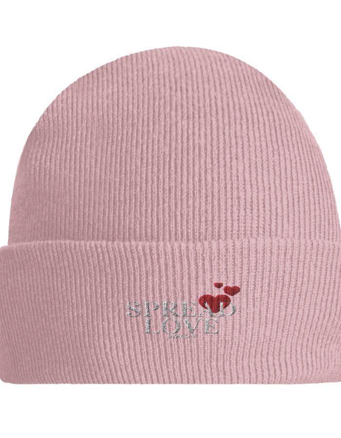 Spread Love Beanie – Trendy roze muts in Roze met opdruk Spread love en twee rode hartjes geborduurd
